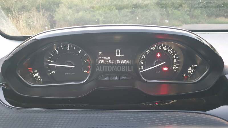 Peugeot 2008 1.6 BLUE HDI STYLE