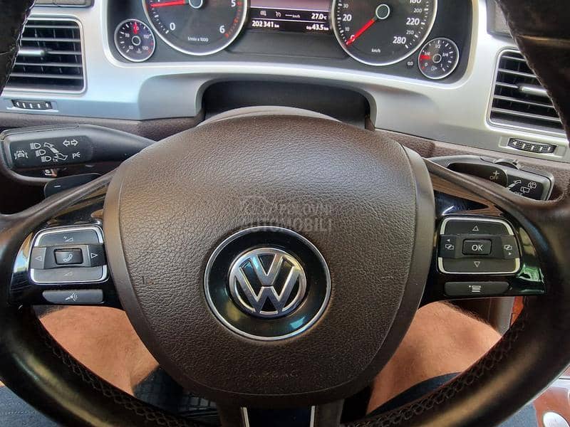 Volkswagen Touareg 3.0TDI DSG AIRMATIC
