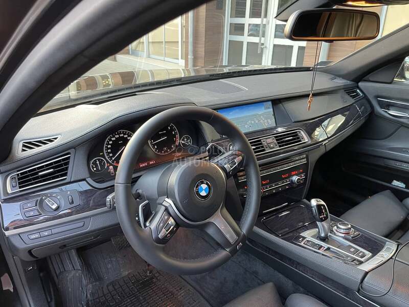 BMW 750 
