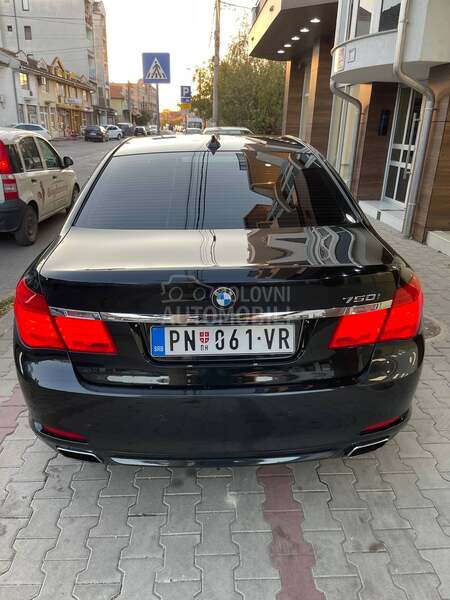 BMW 750 