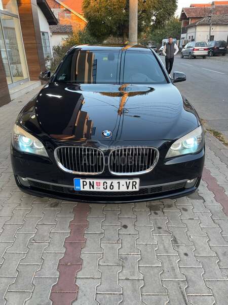 BMW 750 