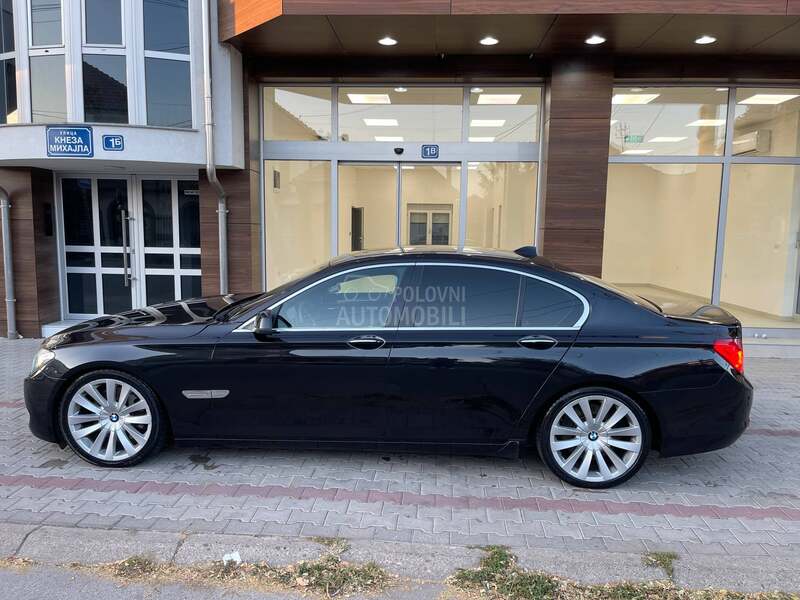 BMW 750 