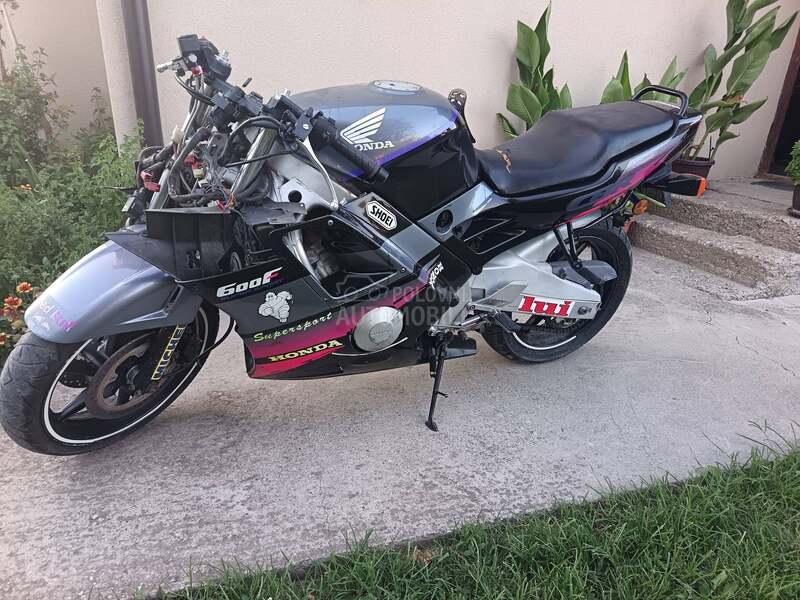 Honda CBR F2 cela u delovima