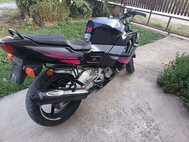 Honda CBR F2 cela u delovima