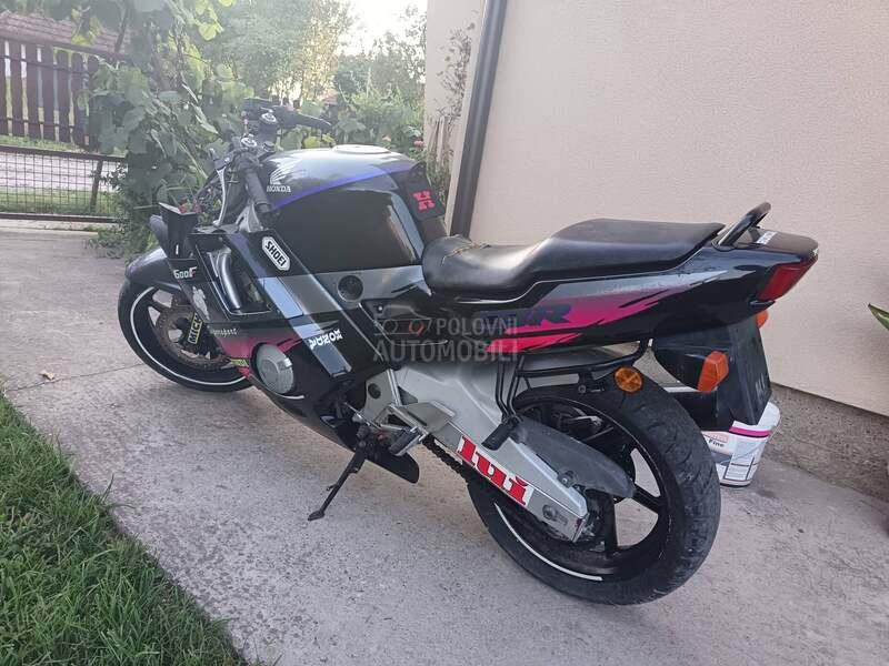 Honda CBR F2 cela u delovima
