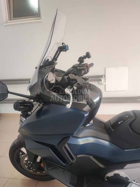 Honda Forza 750