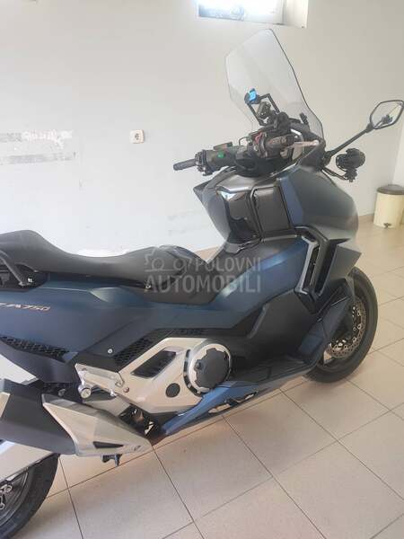 Honda Forza 750