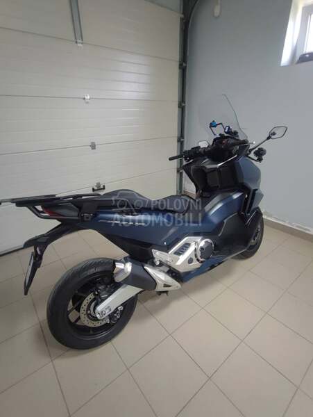Honda Forza 750