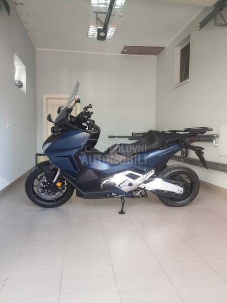 Honda Forza 750