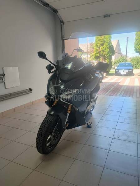 Honda Forza 750