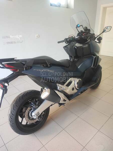 Honda Forza 750
