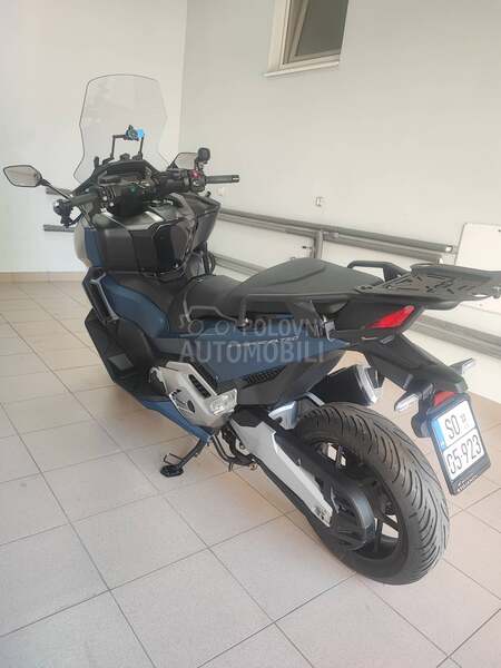Honda Forza 750