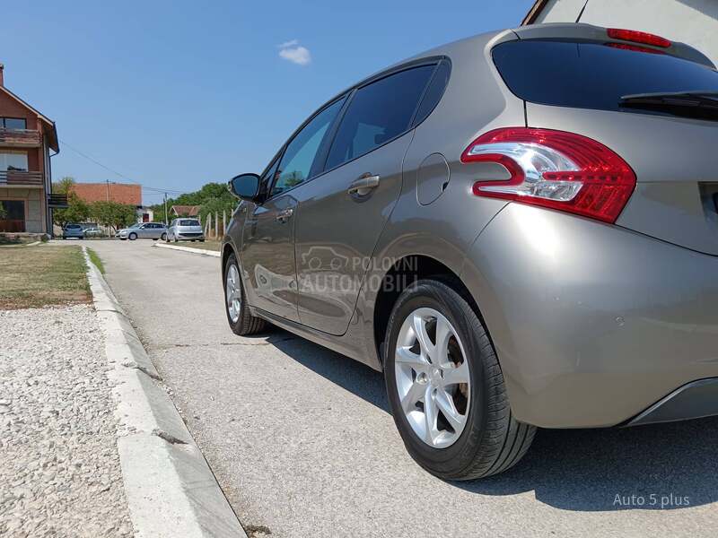 Peugeot 208 1.2 STYLE