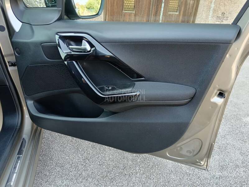 Peugeot 208 1.2 STYLE