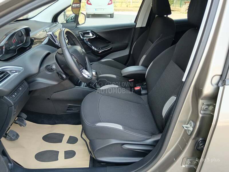 Peugeot 208 1.2 STYLE