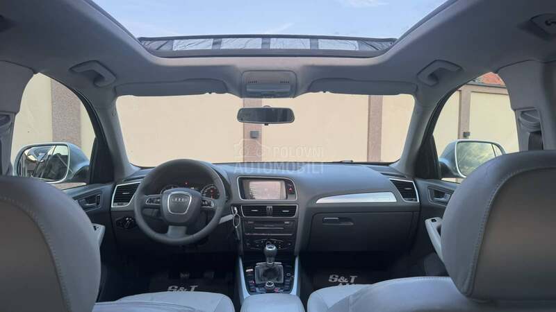 Audi Q5 NAV PAN0 QUATTR0