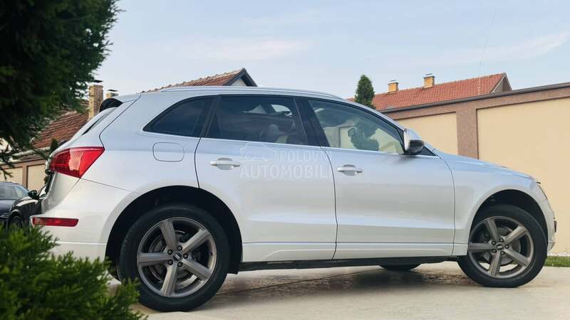 Audi Q5 NAV PAN0 QUATTR0
