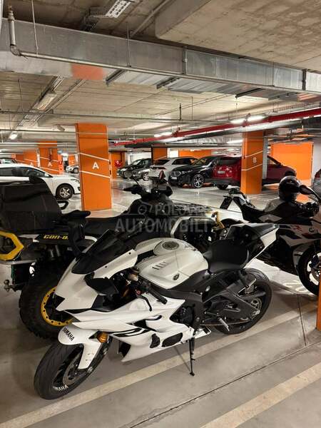 Yamaha R6
