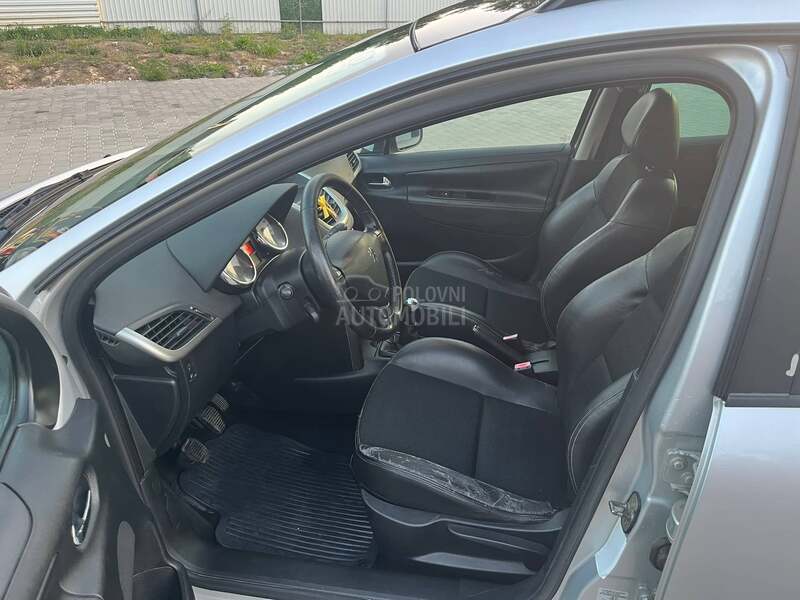 Peugeot 207 OUTDOOR//TOOP