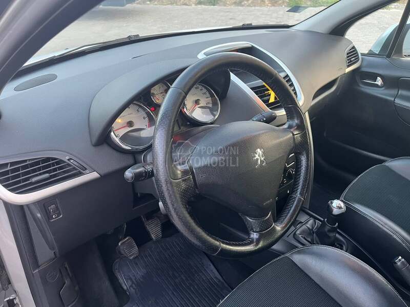 Peugeot 207 OUTDOOR//TOOP