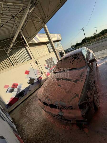 BMW 523 