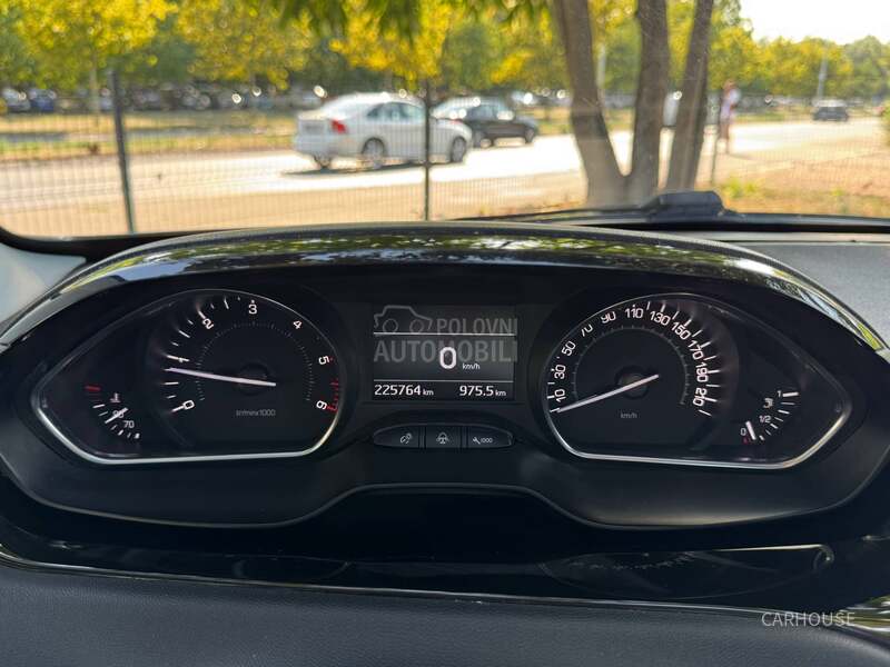 Peugeot 208 ALLURE LED