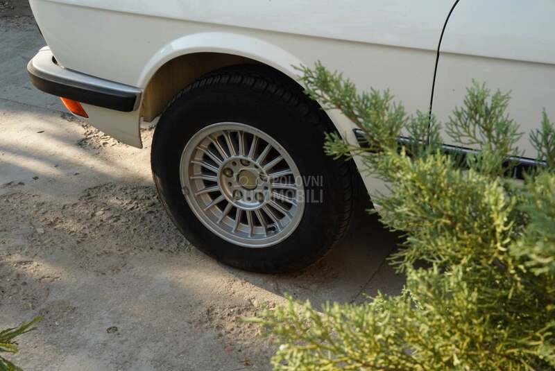 BMW 518 e28