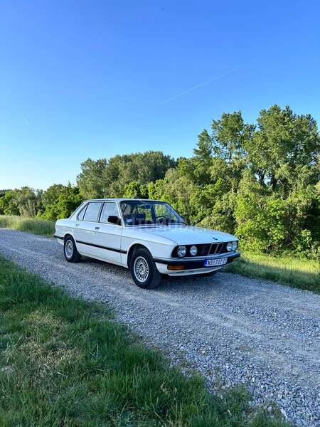 BMW 518 e28