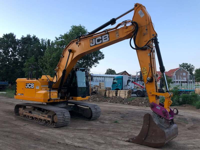 JCB 220X