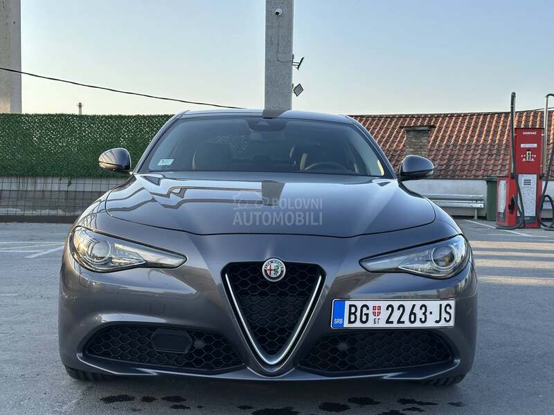 Alfa Romeo Giulia 2.2 180 SUPER