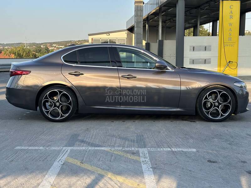 Alfa Romeo Giulia 2.2 180 SUPER