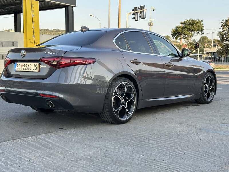 Alfa Romeo Giulia 2.2 180 SUPER