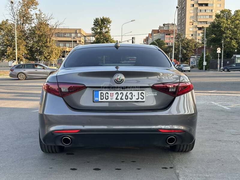 Alfa Romeo Giulia 2.2 180 SUPER