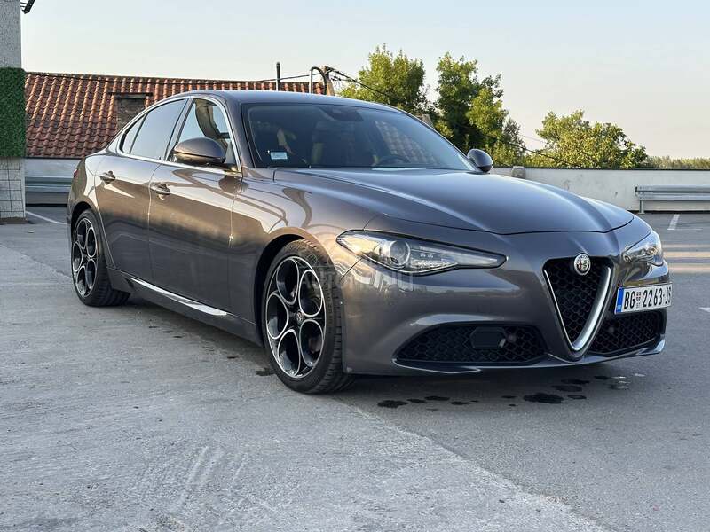 Alfa Romeo Giulia 2.2 180 SUPER