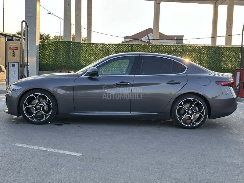 Alfa Romeo Giulia 2.2 180 SUPER