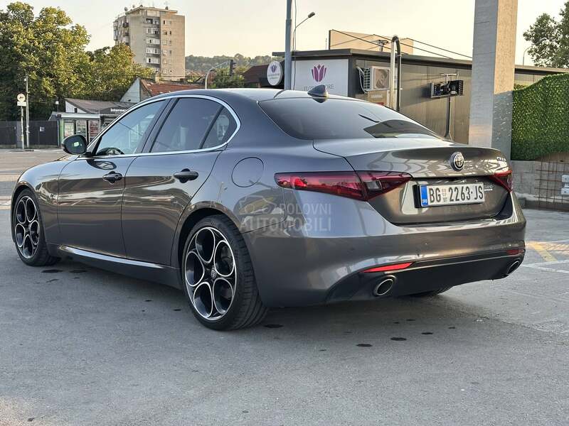 Alfa Romeo Giulia 2.2 180 SUPER