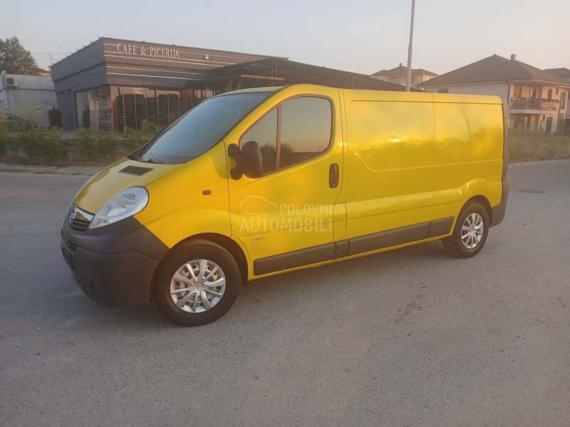 Opel Vivaro 2.5CDTi L2H1