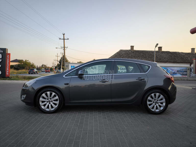 Opel Astra J Cosmo