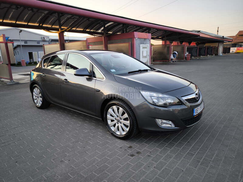 Opel Astra J Cosmo