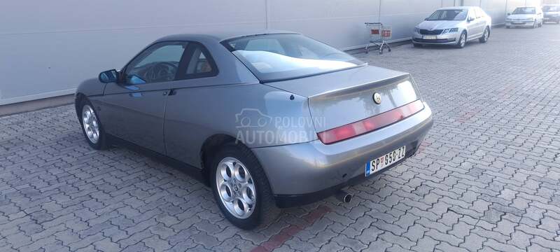 Alfa Romeo GTV 