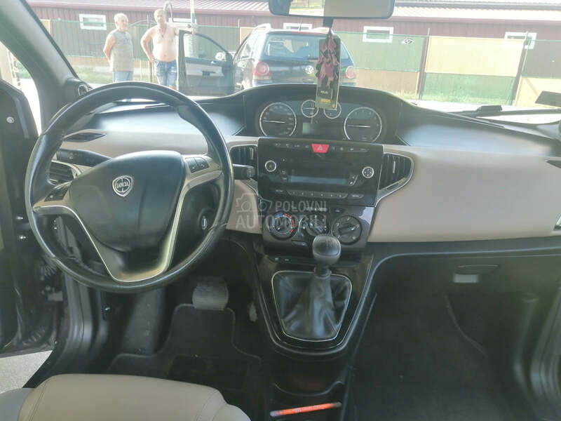 Lancia Ypsilon 