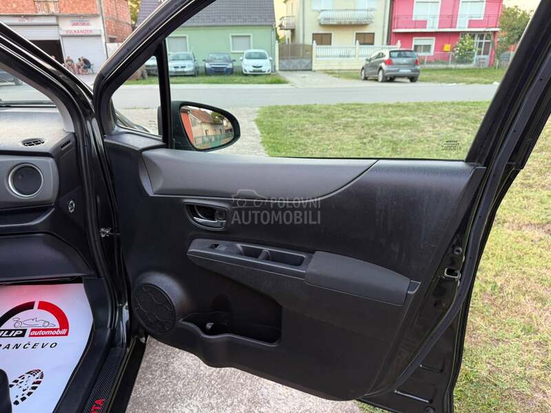 Toyota Yaris 1.0 VVTI NA.VI