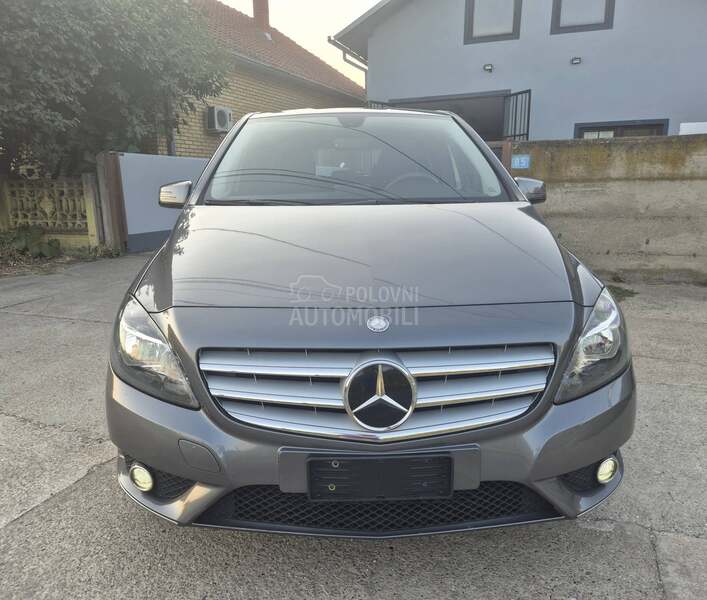 Mercedes Benz B 180 CDI     N.A.V.I