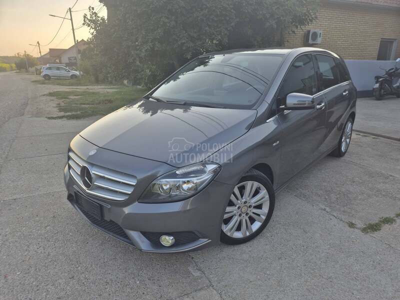 Mercedes Benz B 180 CDI     N.A.V.I