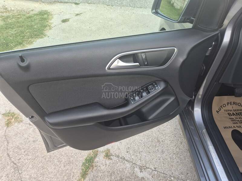 Mercedes Benz B 180 CDI     N.A.V.I