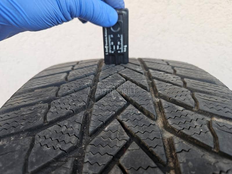 Bridgestone 255/50 R20 Zimska