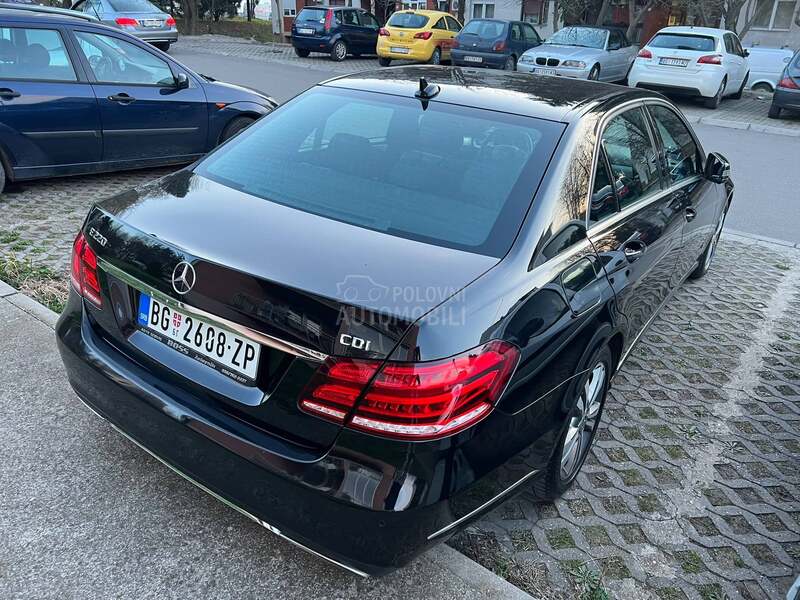 Mercedes Benz E 220 Avangar AUTO ZA KUĆU