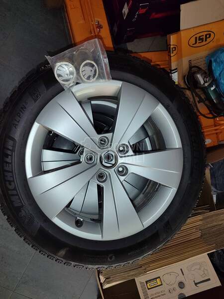 Michelin 215/55 R17 Zimska