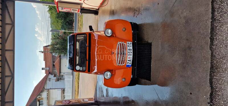 Citroen 2CV spacek