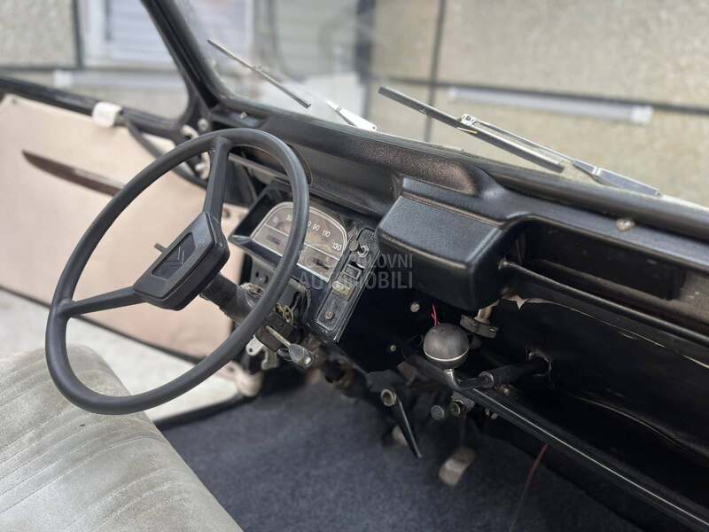 Citroen 2CV spacek